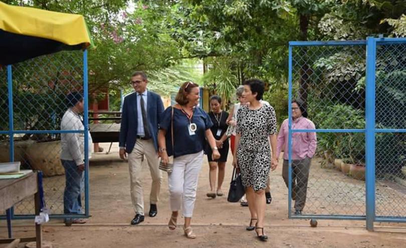 L'Ambassadrice de France au Cambodge, accompagnée de l'équipe PSE au Cambodge