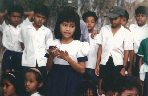 Leakhéna en uniforme scolaire